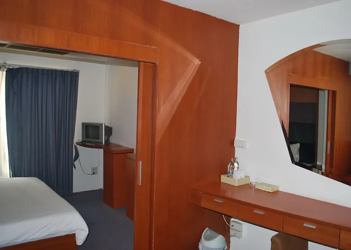 Suriwongse Hotel 3*