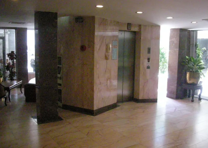 Hotel Suriwongse 3*