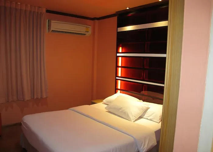 Hotel Suriwongse 3*