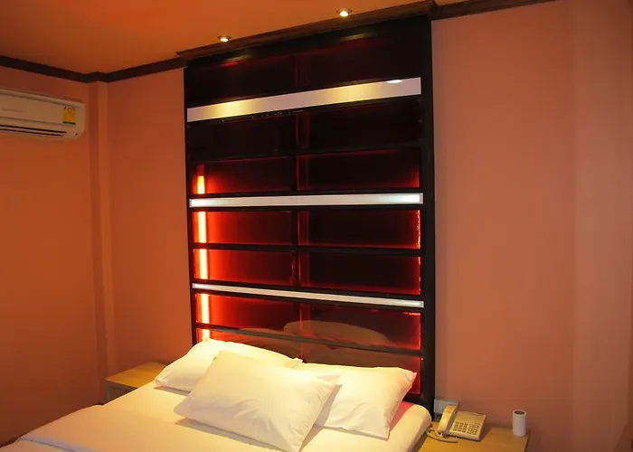 Suriwongse Hotel 3*
