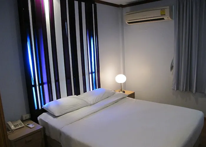Suriwongse Hotel 3*