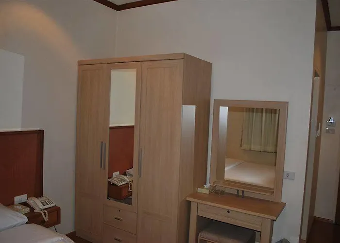 Suriwongse Hotel